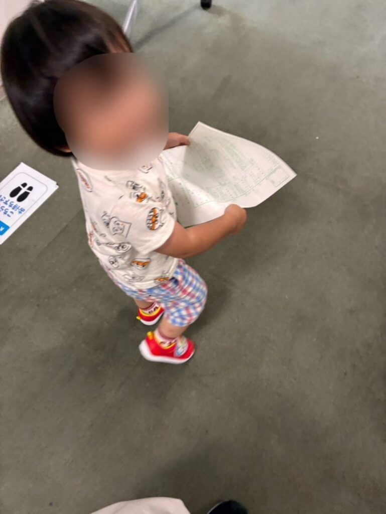 離婚届を運ぶ息子さん②（＠ankimo_mamaさんより提供）