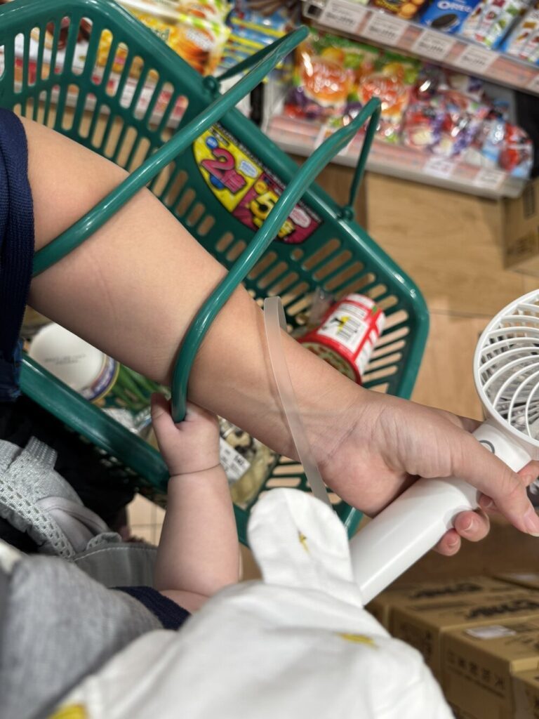 ムチムチの小さなおててが…！（@Lady070303さんより提供）