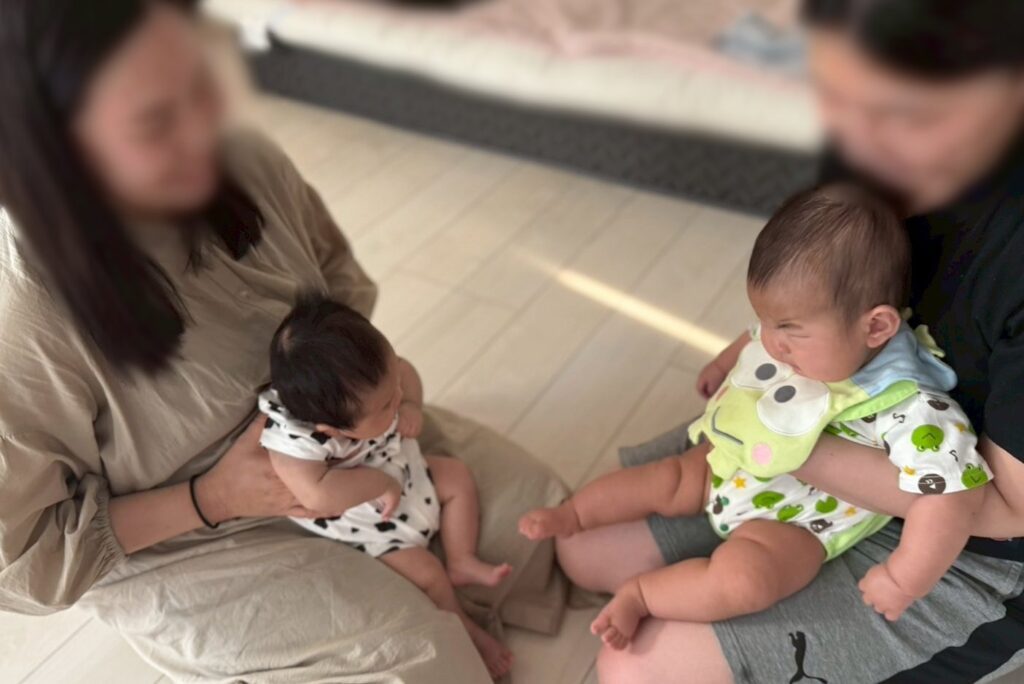 お友達の赤ちゃんと（@hinagiku_rururuさんより提供）