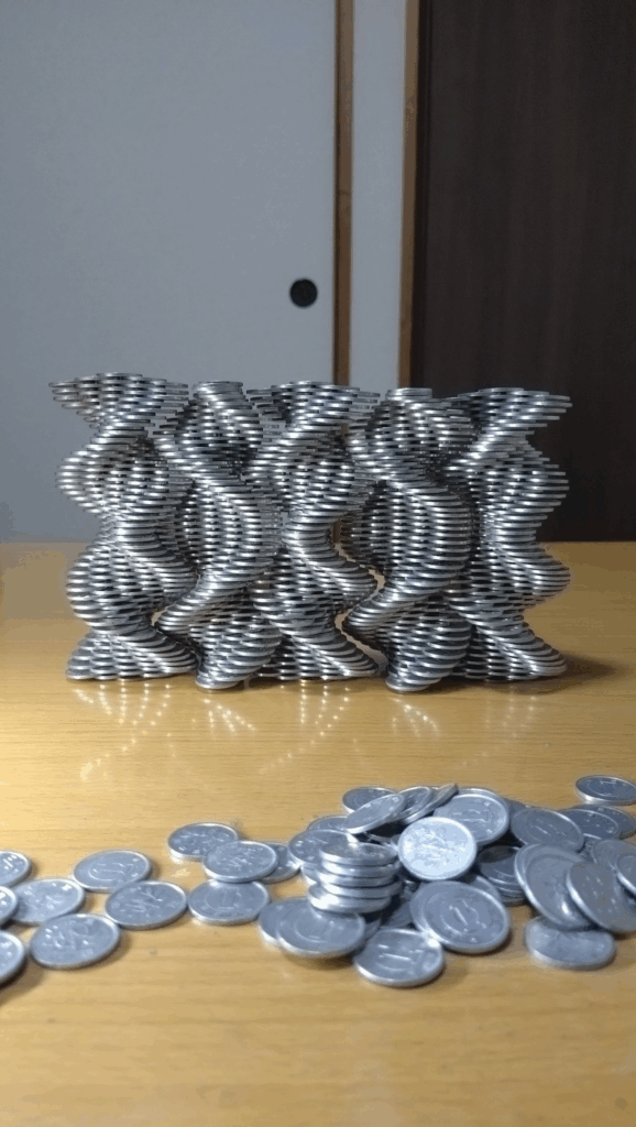 コインタワー作品③（@thumb_taniさんより提供）