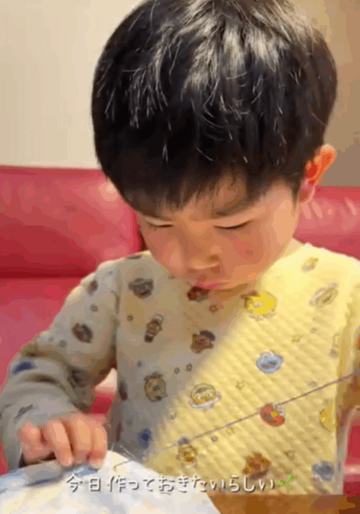 頑張って縫っている様子（@kyo.daysさんより提供）