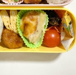 おにぎりの具を忘れてしまった母　→するとまさかの表現に「天才的！」「誰も文句言わないですね」「対策バッチリ」