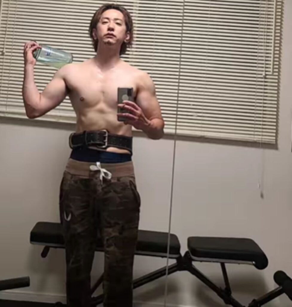 筋トレ中の様子（＠takuma_matsumoto_さんより提供）