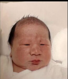 クオーターとして生まれた赤ちゃん→8ヶ月後の姿に「激変起きてた！」「生まれたても今もかわいい」「元気に育ちますように」