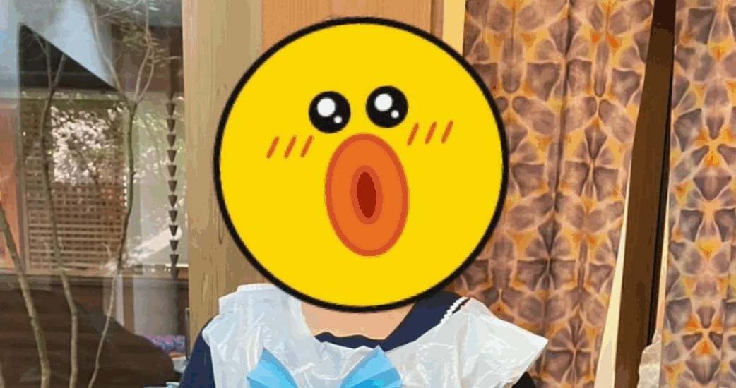 6歳の娘がゴミ袋を使ってドレスを作り始めた結果…　完成したドレスに「素敵なセンス」「す、すごいっ」「ついに服が来ましたか」