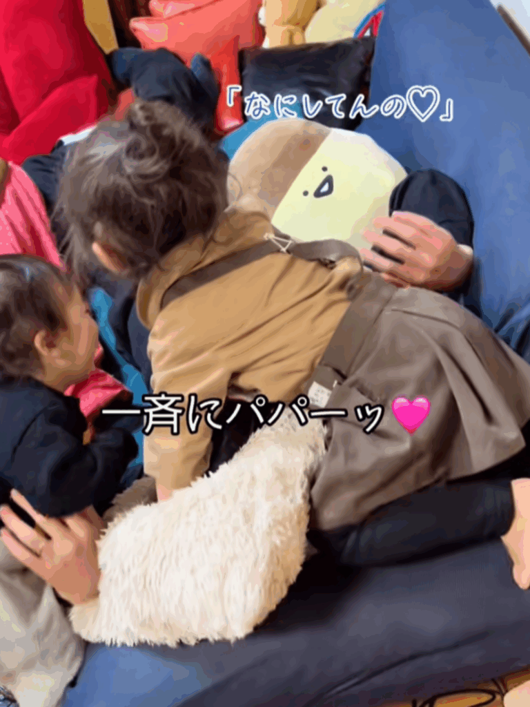 たまらず抱き着く子どもたち（@zuuuki20210さんより提供）