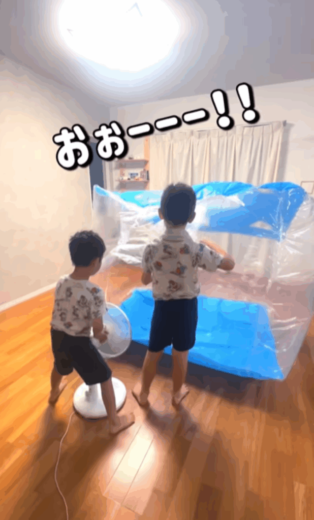 秘密基地に喜ぶ息子さんたち（＠ahiru.oneopeさんより提供）