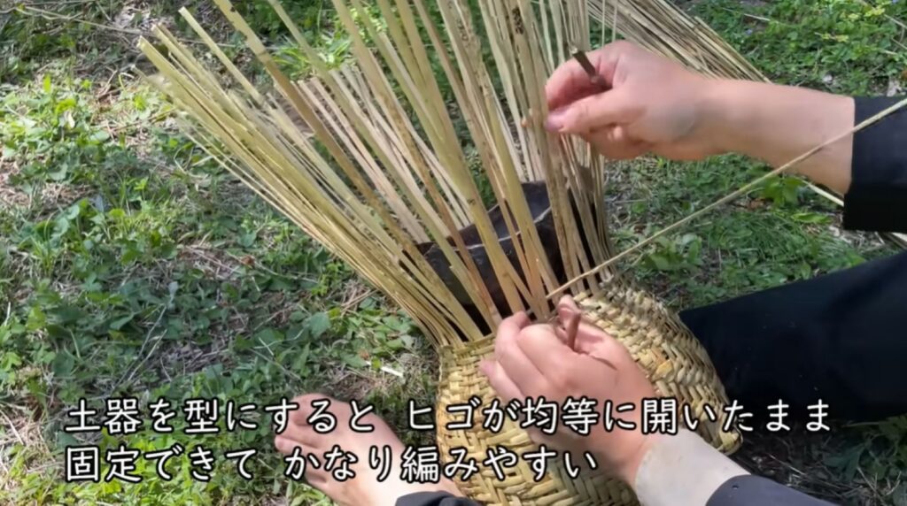 中に土器を入れて（@shumatsujomonjinさんより提供）