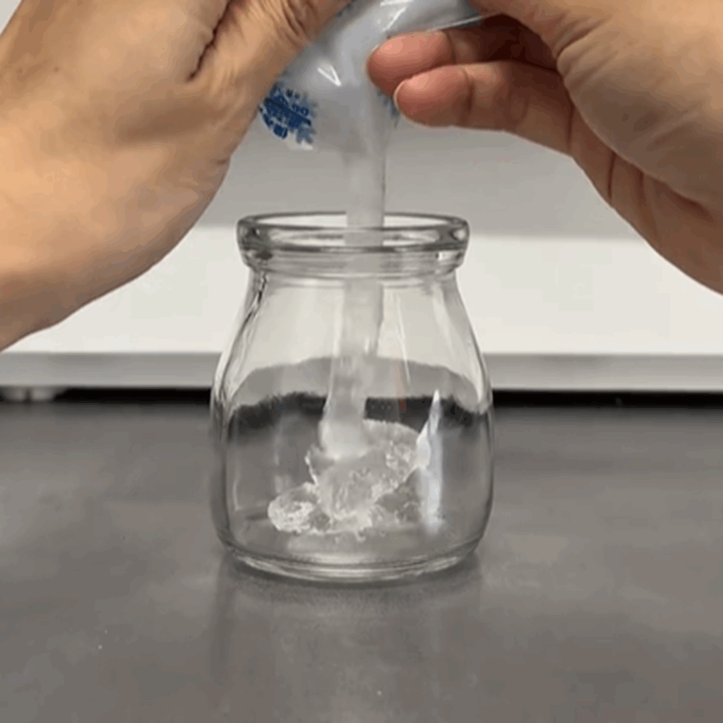 中身を空き瓶に入れて…（＠chiicoco_kurashiさんより提供）