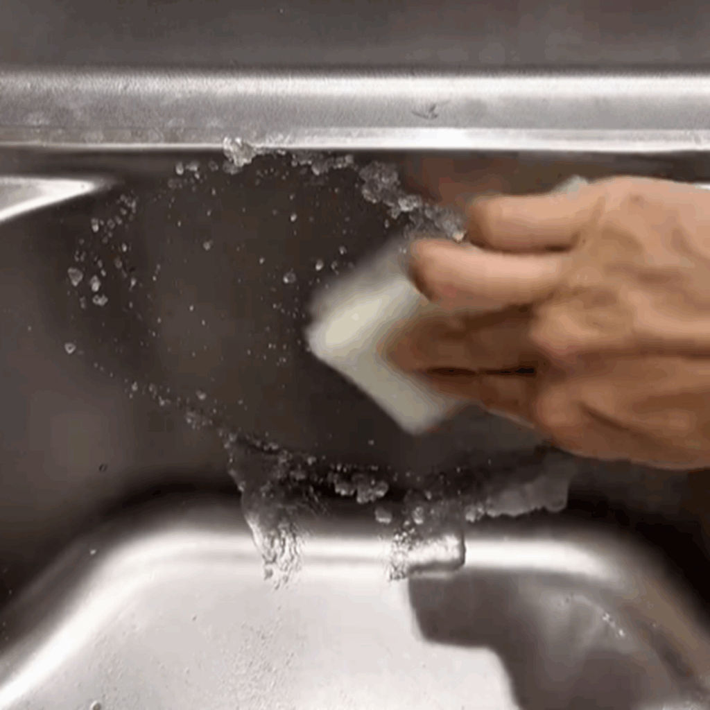 シンクや水道栓をこすれば（＠chiicoco_kurashiさんより提供）