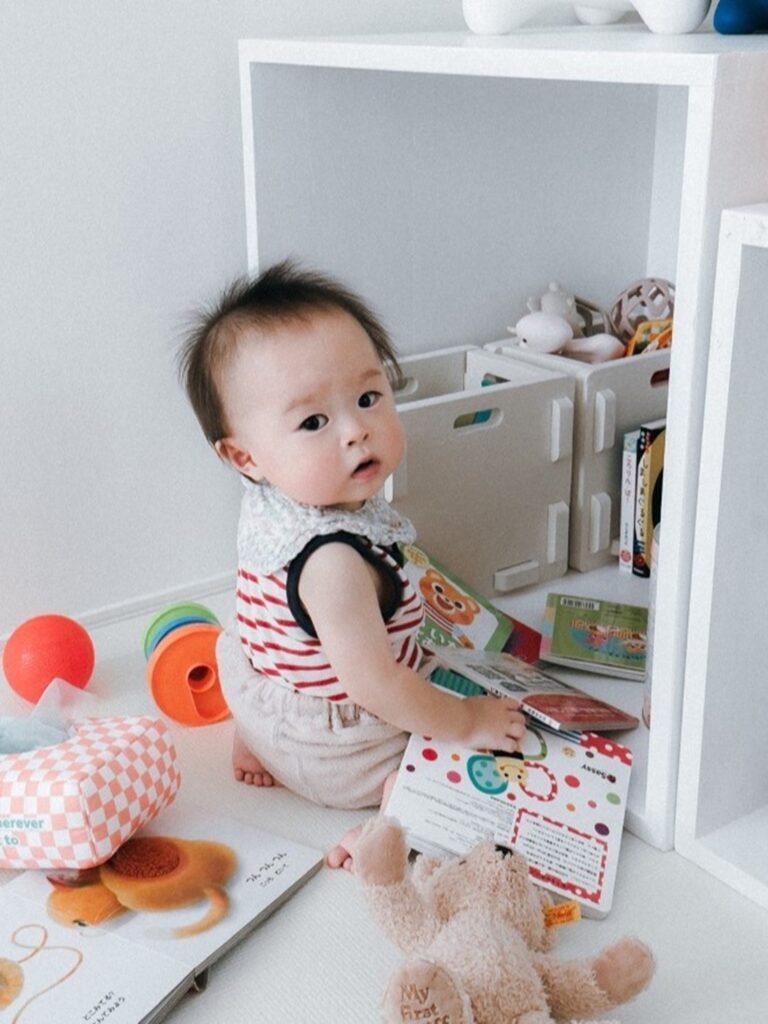 ママ、絵本読んで♪（＠_suichanmanさんより提供）