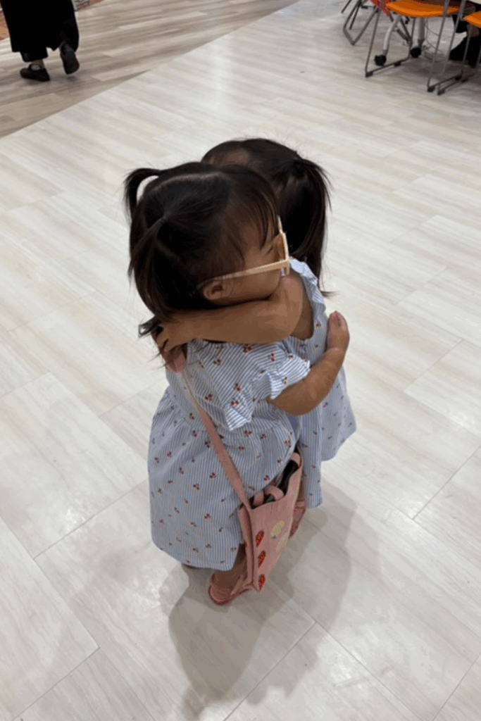 ゆずちゃんとみうちゃん（＠futago_mama.224さんより提供）