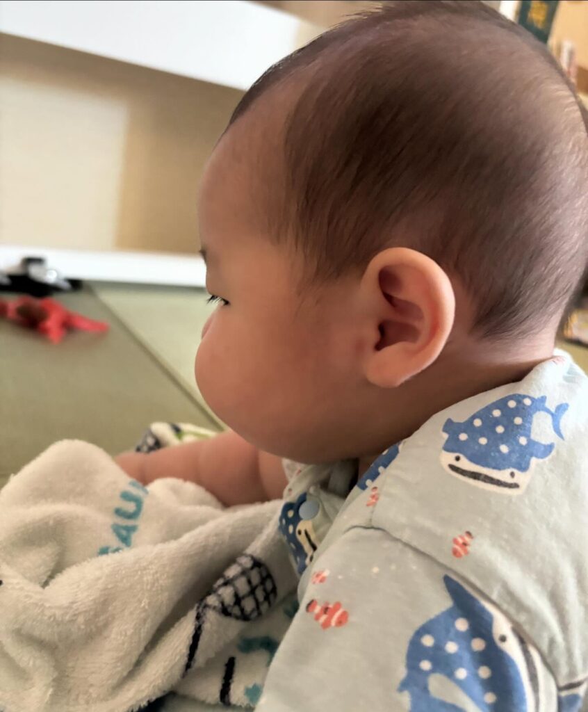 斜め後ろから撮った息子さん（＠s_a_k_i104さんより提供）