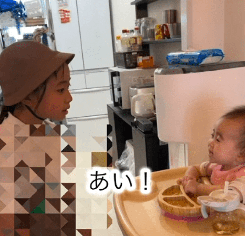 「あい」と返事をする妹ちゃん（＠_jurixmitsu_さんより提供）