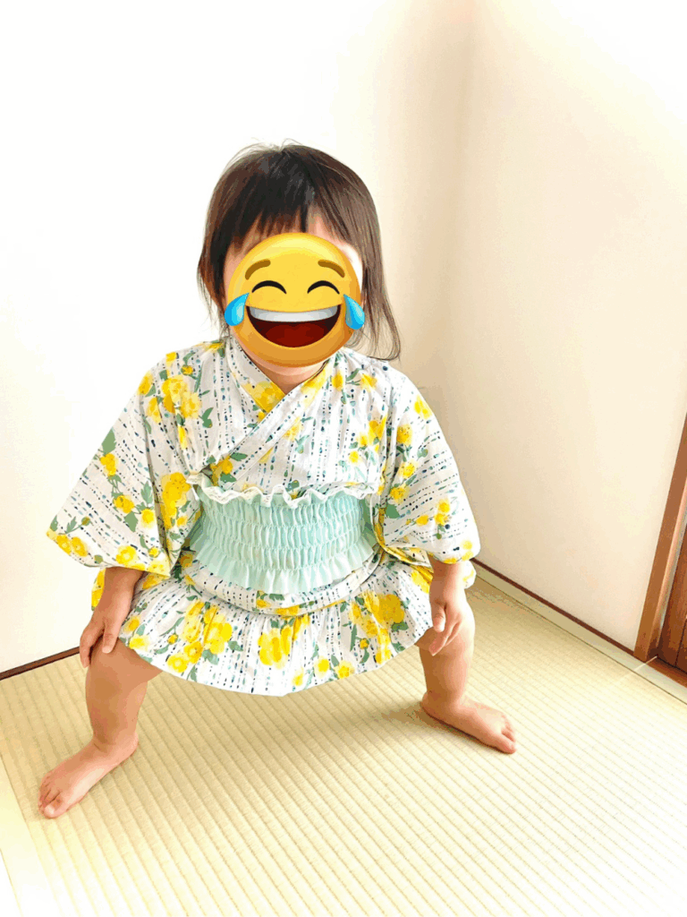 四股を踏む娘さん①（@mochi1121mochiさん提供）