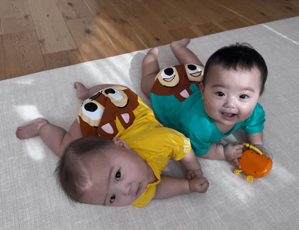 色違いコーデ（＠ochacha.twinsさんより提供）