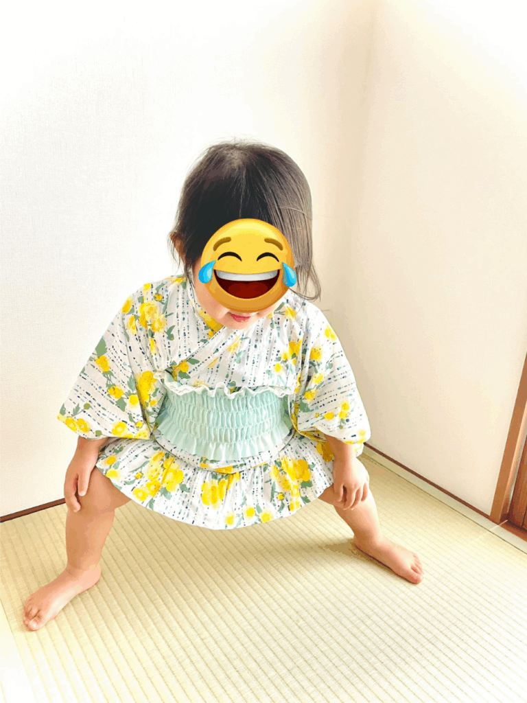 四股を踏む娘さん②（@mochi1121mochiさん提供）