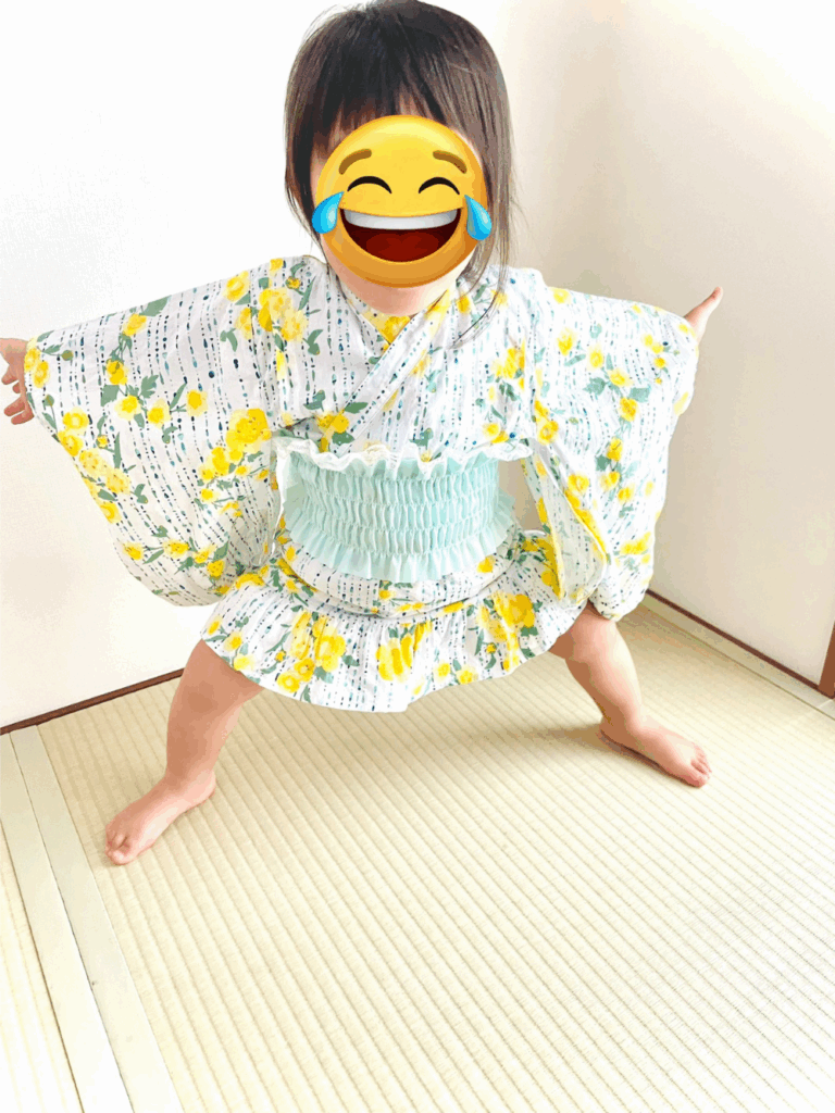 四股を踏む娘さん③（@mochi1121mochiさん提供）