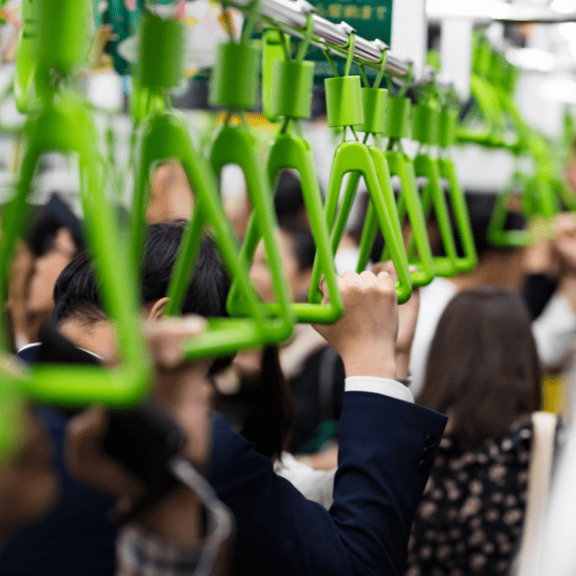 満員電車で限界…しかし　→乗客「大丈夫ですか」まさかの助けに「心強い」「驚き」