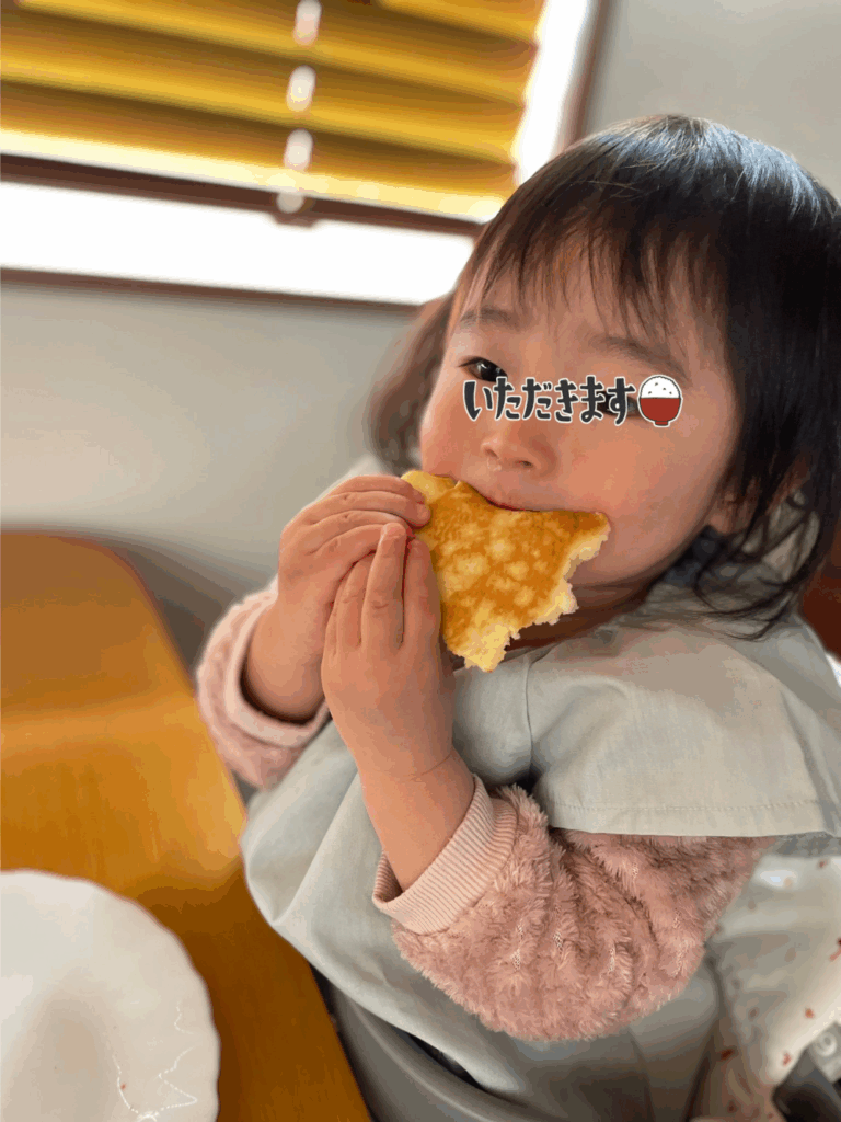 食べることが大好きな娘さんの様子（@mochi1121mochiさん提供）