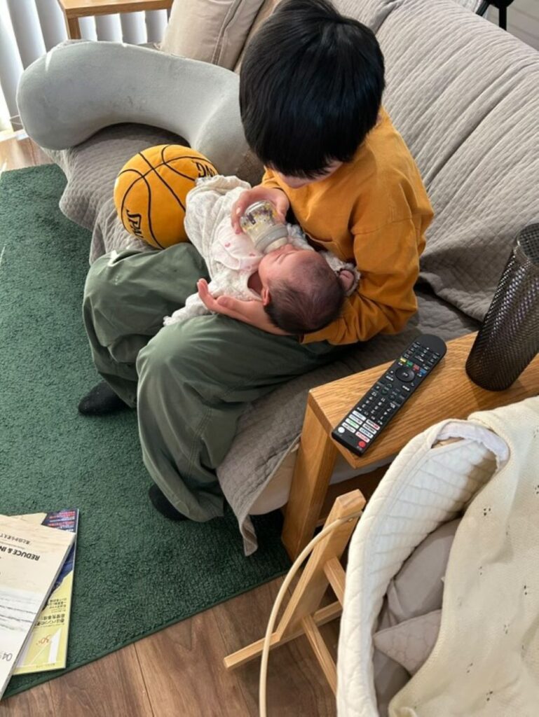 優しく抱っこ（＠kfsmcさんより提供）