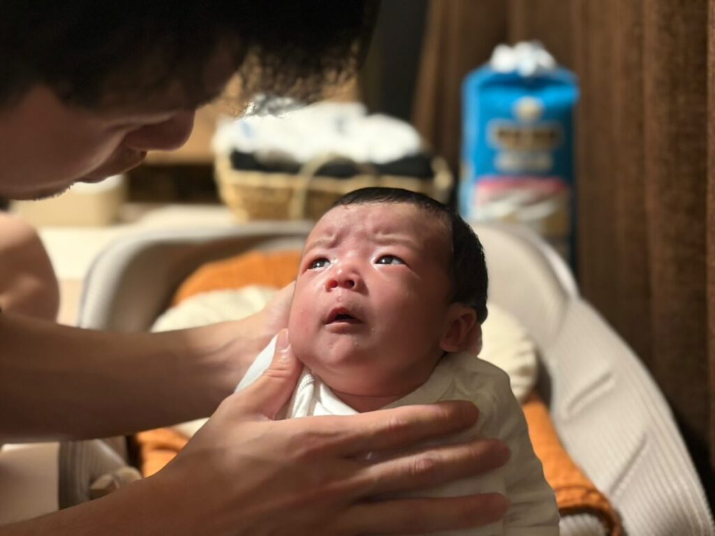 見つめる娘さん（＠meimama_styleさんより提供）