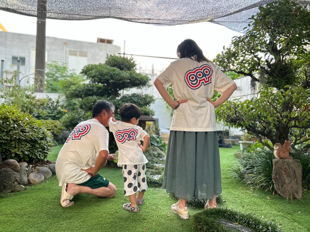 祖父母さんとおそろいの服（＠wakkunnnnnnさんより提供）