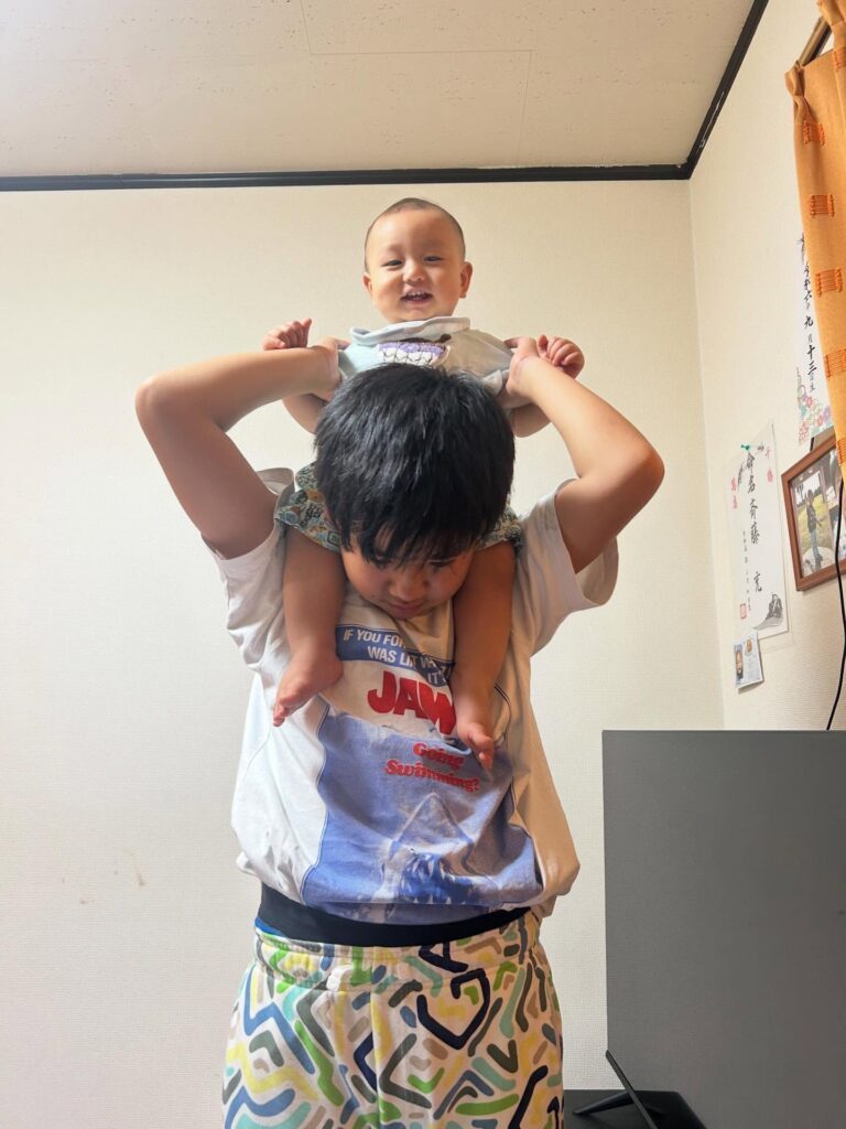 お兄ちゃんの肩車（＠ky0101ryさんより提供）