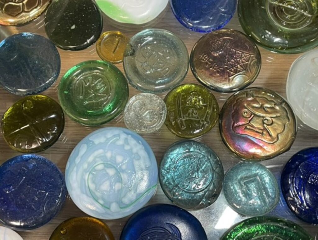 昭和の子どもたちのおもちゃ「石蹴り」（@mechi.treasureさんより提供）