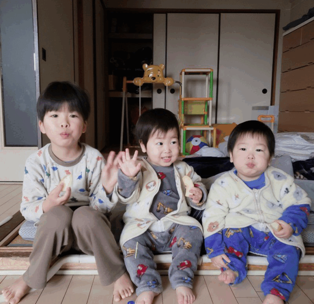 お兄ちゃんと弟くんたち②（＠oyabakapapa3710さんより提供）