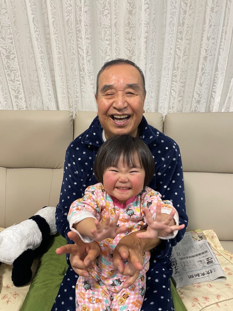 娘さんとおじいちゃん②（＠emma.k75さんより提供）