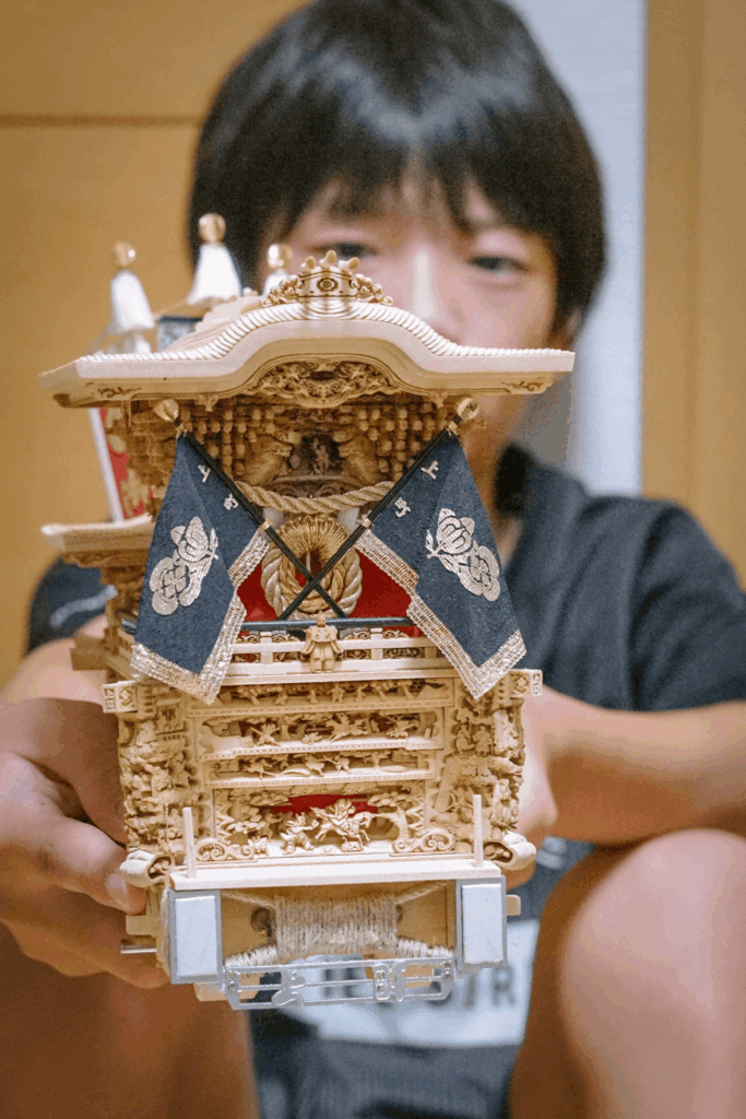 息子さんとミニだんじり（@orihirodoさんより提供）