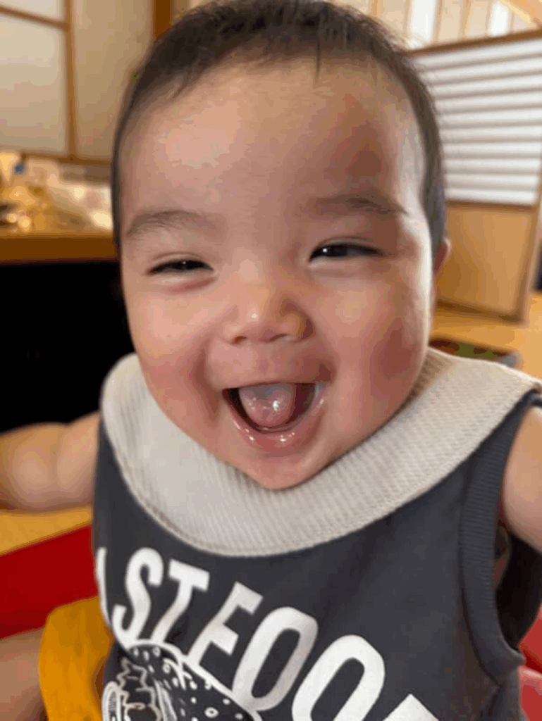 ニコニコ笑顔の甥っ子くん（＠korekieorganicさんより提供）