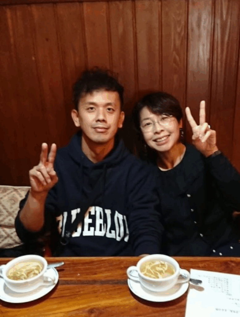 カフェでの写真（@r625j713.erikoより提供）