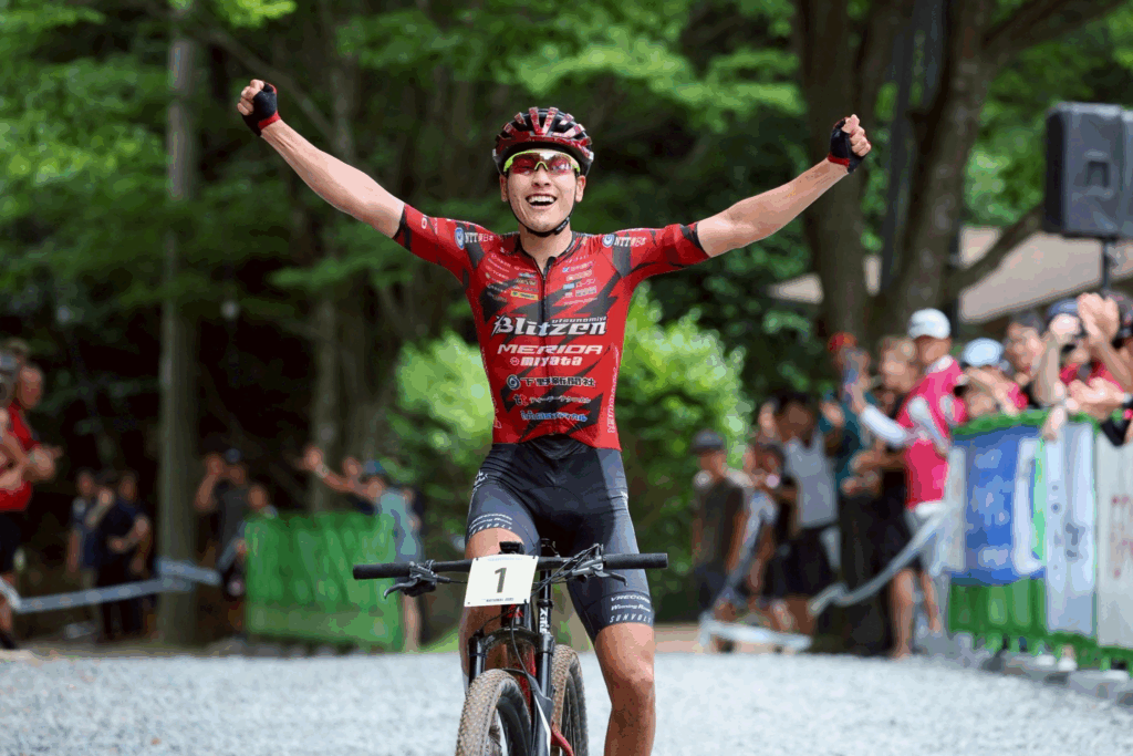 自転車に乗っている姿②（＠SAWADA_Tokiさんより提供）