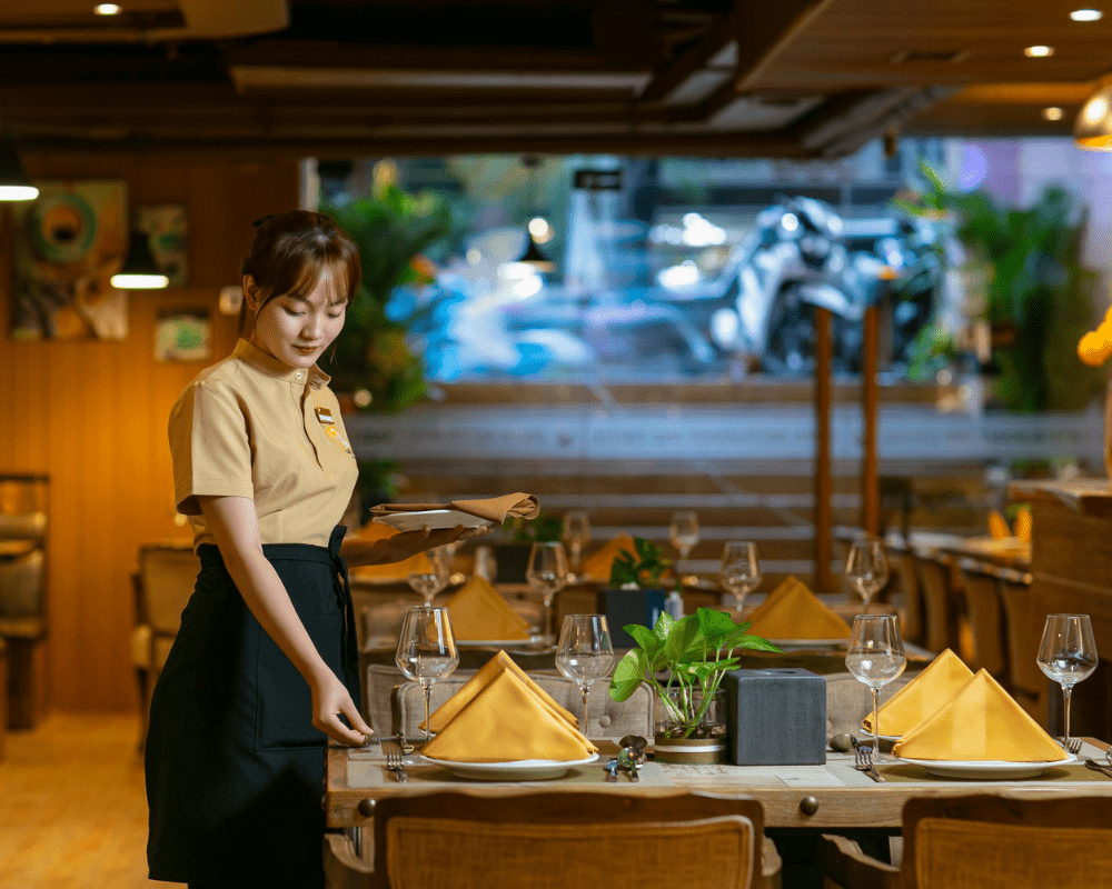 【イメージ写真3枚】　アンケートの様子