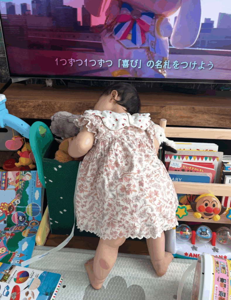 遊んでいた最中に寝落ち（@pppppleoさんより提供）