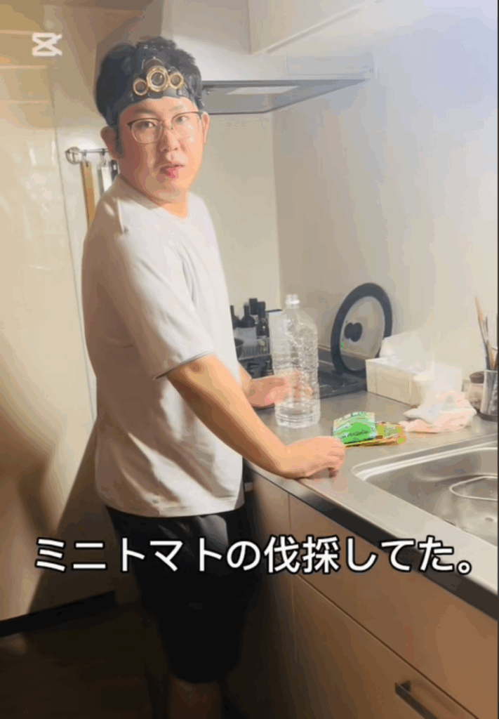 ヘッドライト姿の旦那さん①（＠user8543162754228さんより提供）