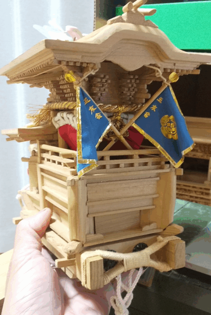 中学の美術授業で作っただんじり（@orihirodoさんより提供）