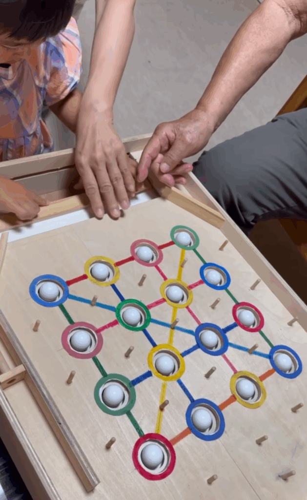 大人たちも夢中に（@tora_lifestyleさんより提供）