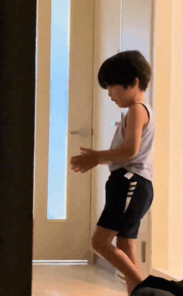 誘導するお兄ちゃん（＠oyabakapapa3710さんより提供）