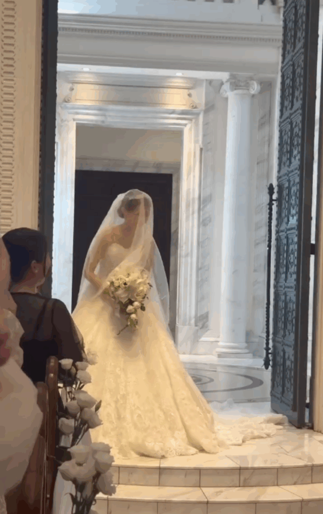 【実際の写真7枚】　結婚式の様子