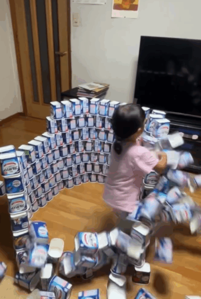 タワーを崩す瞬間（＠omu_eggさんより提供）