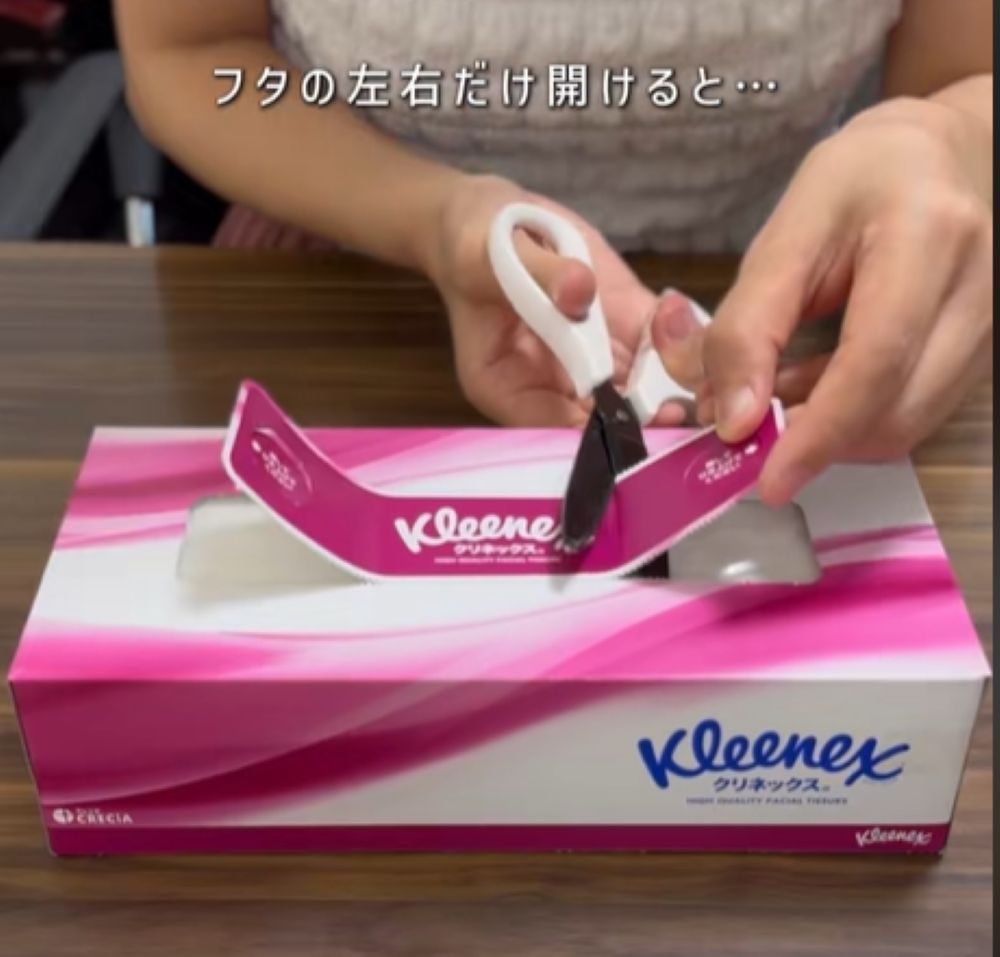 フタの左右だけを開けると…（＠maru_room_100さんより提供）