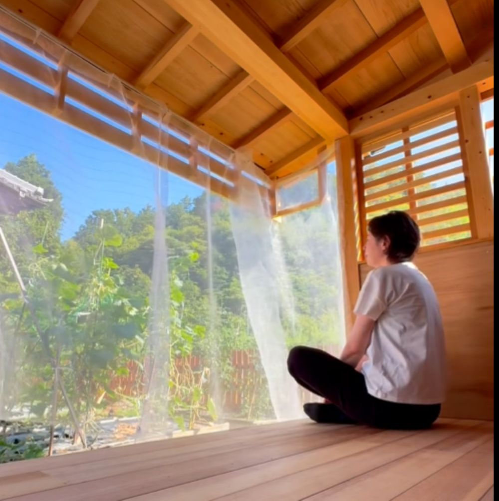 お父さんが作った縁側（＠osanpobiyorisさんより提供）