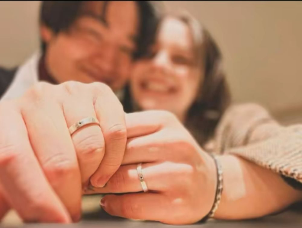 結婚した2人（＠yata_ayaさんより提供）