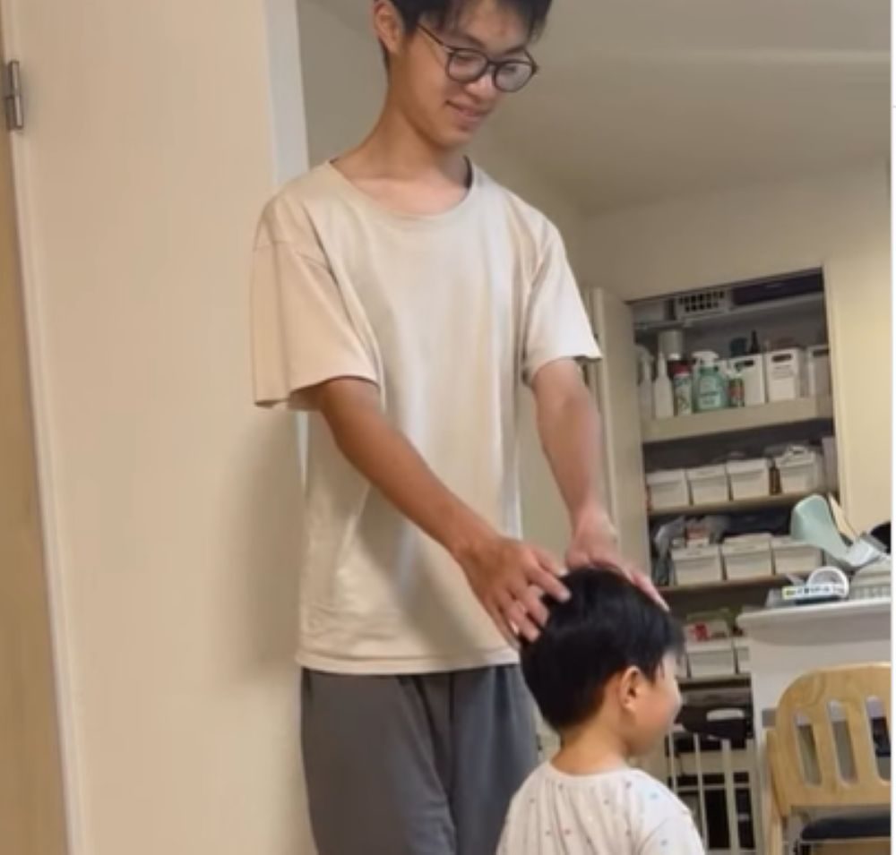 もう一度なでてくれました（＠baby_eiji.ayatoさんより提供）