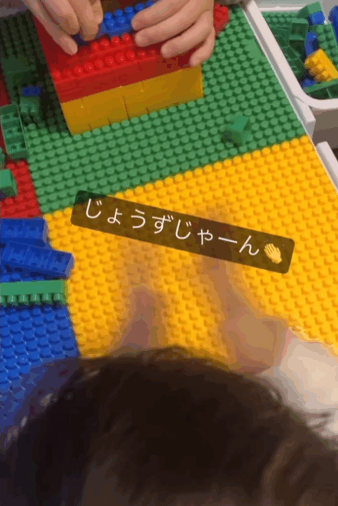 「じょうずじゃーん」と褒める様子（@asunya0711さんより提供）