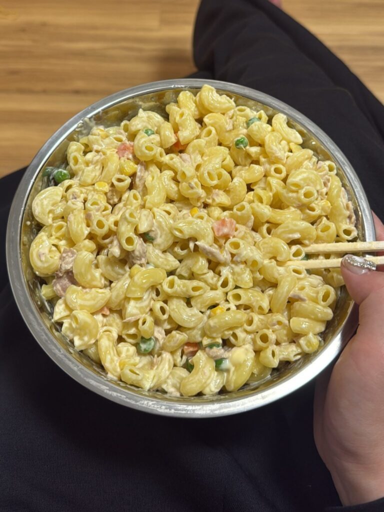 マカロニサラダは前菜だそうです（＠cruelkiyuuさんより提供）