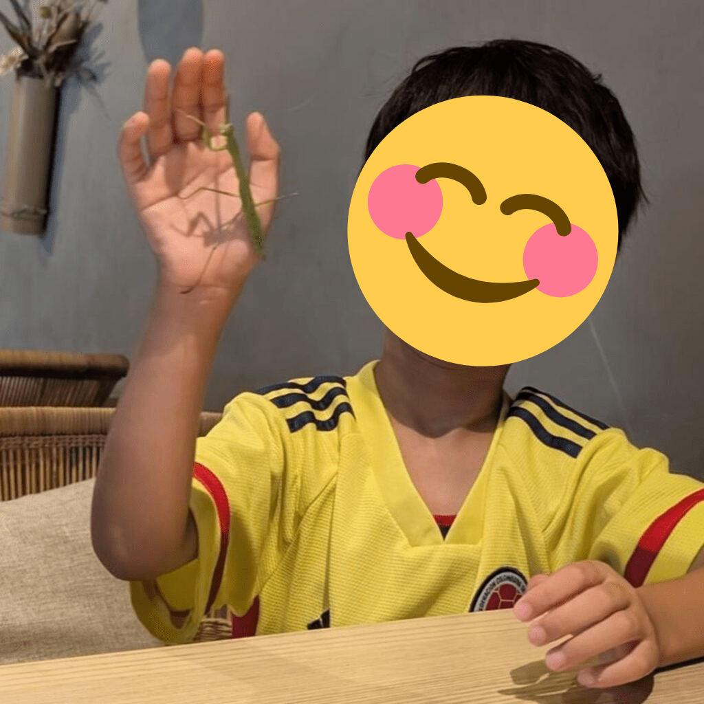 将来は昆虫博士か…？（＠ako_globalmamaさんより提供）